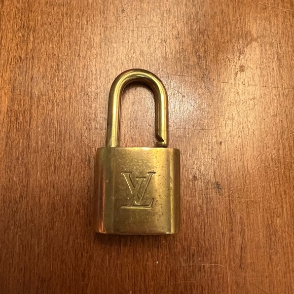 Louis Vuitton lock - 317 - Picture 1 of 6